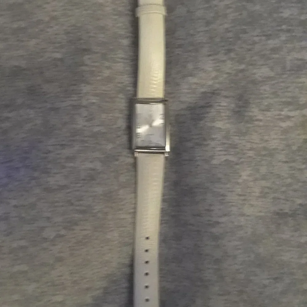 watch - Picture 2 of 4